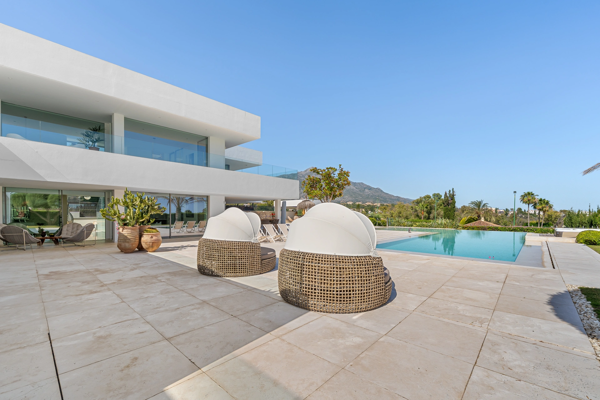 Villa en venta en Nueva Andalucia, Marbella