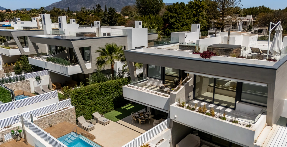 Azure 7: Modern Semi-Detached Villa in Banus Bay