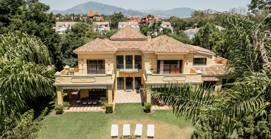 Encanto Andaluz con Comodidad Moderna – A solo 500 m de la Playa en Marbella