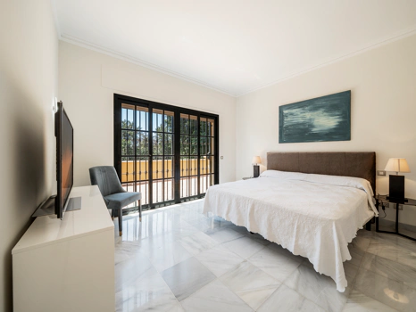 Encanto Andaluz con Comodidad Moderna – A solo 500 m de la Playa en Marbella