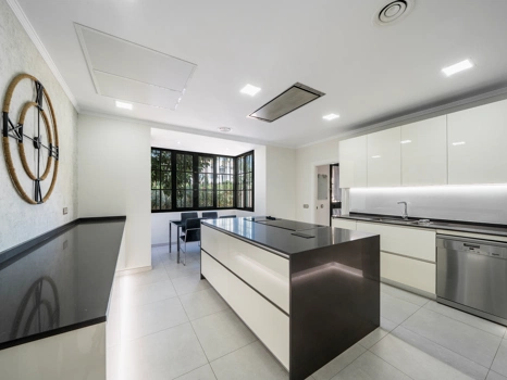 Encanto Andaluz con Comodidad Moderna – A solo 500 m de la Playa en Marbella