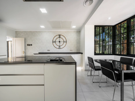 Encanto Andaluz con Comodidad Moderna – A solo 500 m de la Playa en Marbella