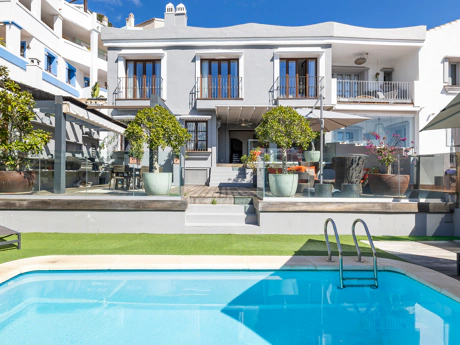 Elegant 5-Bedroom Townhouse in La Perla de la Heredia, Marbella