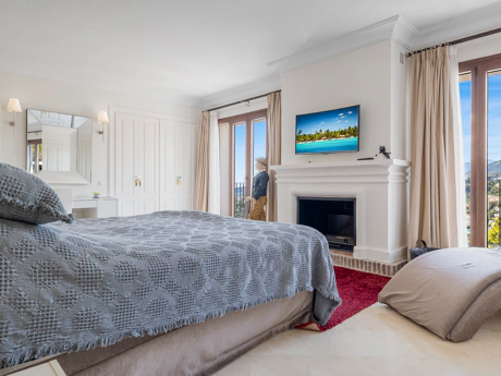 Elegant 5-Bedroom Townhouse in La Perla de la Heredia, Marbella