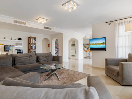 Elegant 5-Bedroom Townhouse in La Perla de la Heredia, Marbella