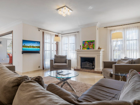 Elegant 5-Bedroom Townhouse in La Perla de la Heredia, Marbella