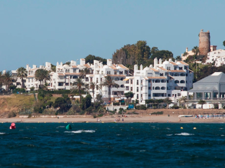 Valley Views, located in Mijas, is a new residential development comprising 54 apartments, private parking spaces, and a communal pool.