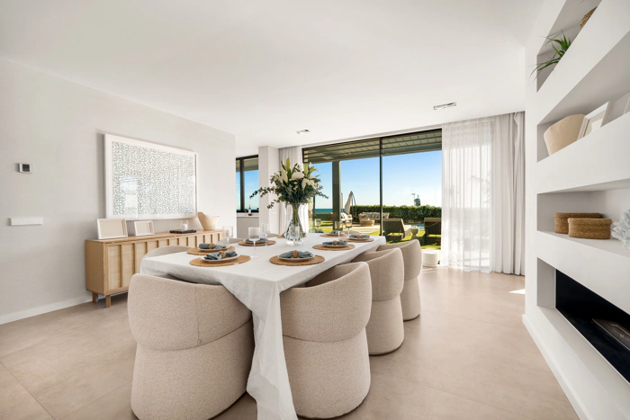 Contemporary Beachfront Masterpiece with Panoramic Sea Views – New Golden Mile