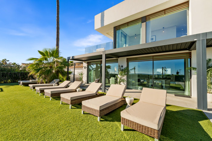 Contemporary Beachfront Masterpiece with Panoramic Sea Views – New Golden Mile