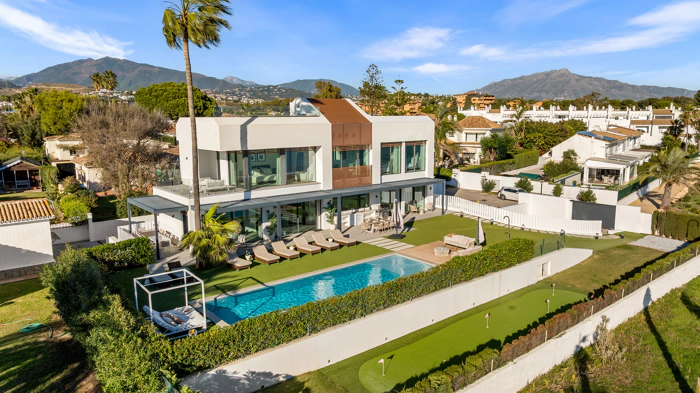 Contemporary Beachfront Masterpiece with Panoramic Sea Views – New Golden Mile