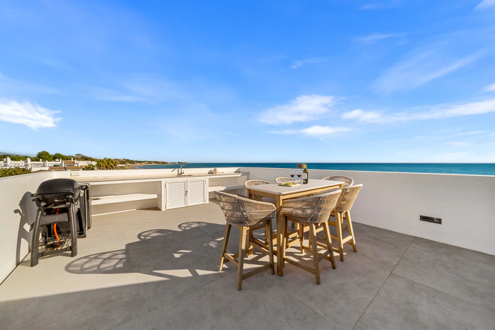 Contemporary Beachfront Masterpiece with Panoramic Sea Views – New Golden Mile