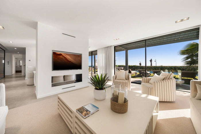 Contemporary Beachfront Masterpiece with Panoramic Sea Views – New Golden Mile