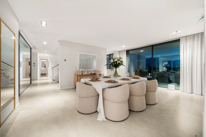 Contemporary Beachfront Masterpiece with Panoramic Sea Views – New Golden Mile