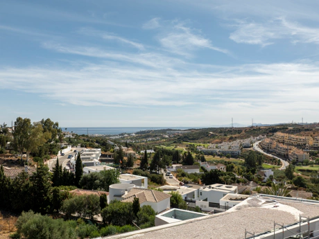 Plot with project and structure in Estepona with sea and golf views