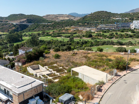 Plot with project and structure in Estepona with sea and golf views