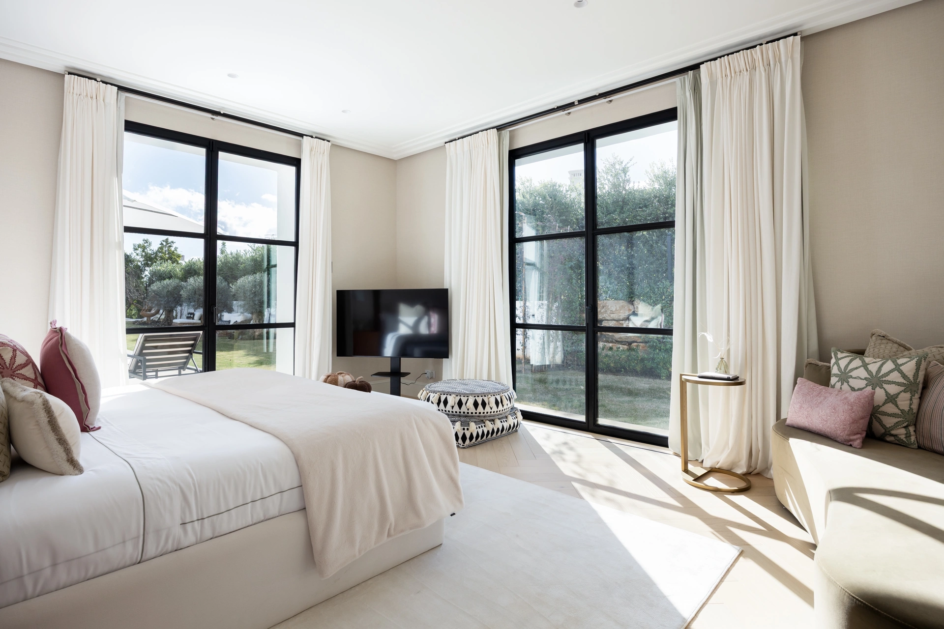 Villa for sale in Cascada de Camojan, Marbella Golden Mile