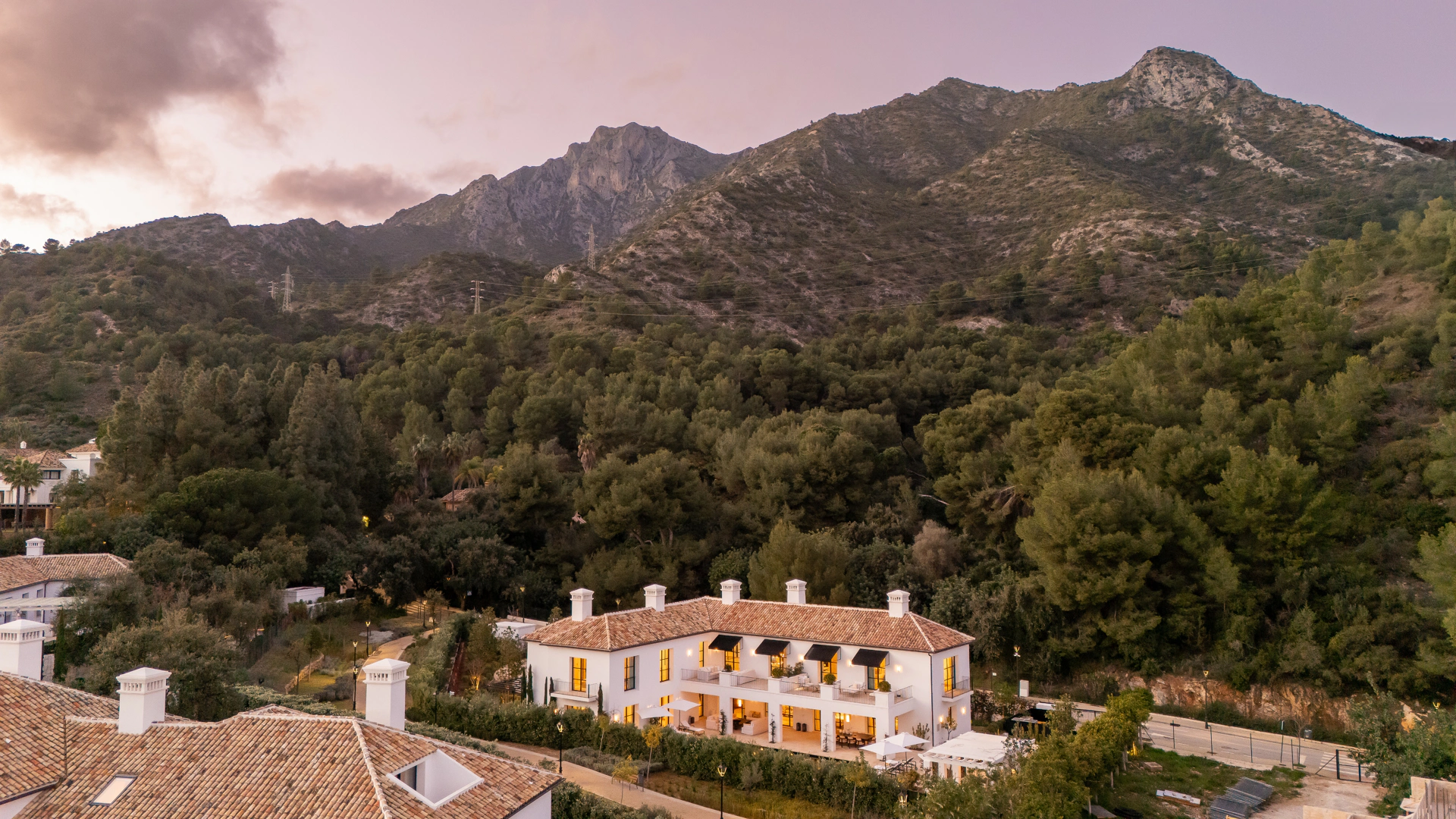 Villa for sale in Cascada de Camojan, Marbella Golden Mile