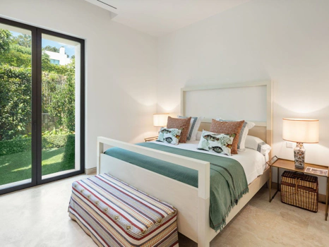 Villa for sale in Casares