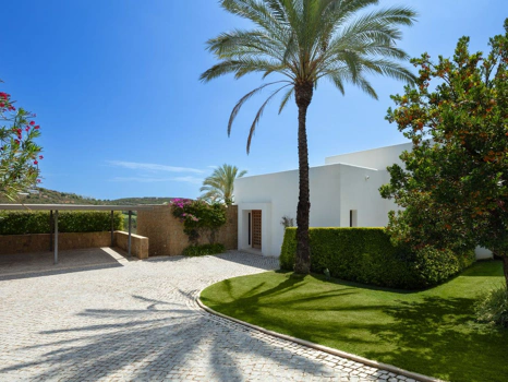 Villa for sale in Casares