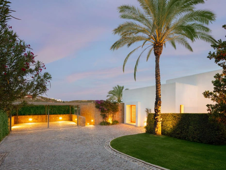 Villa for sale in Casares