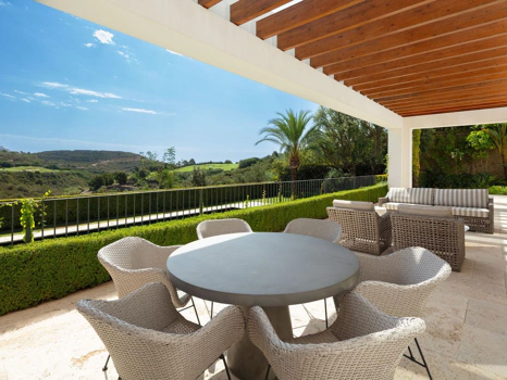 Villa for sale in Casares