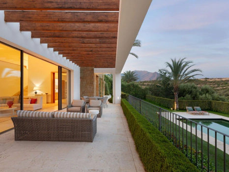 Villa for sale in Casares