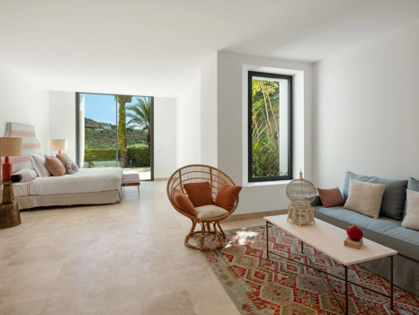 Villa for sale in Casares