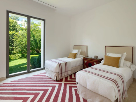 Villa for sale in Casares