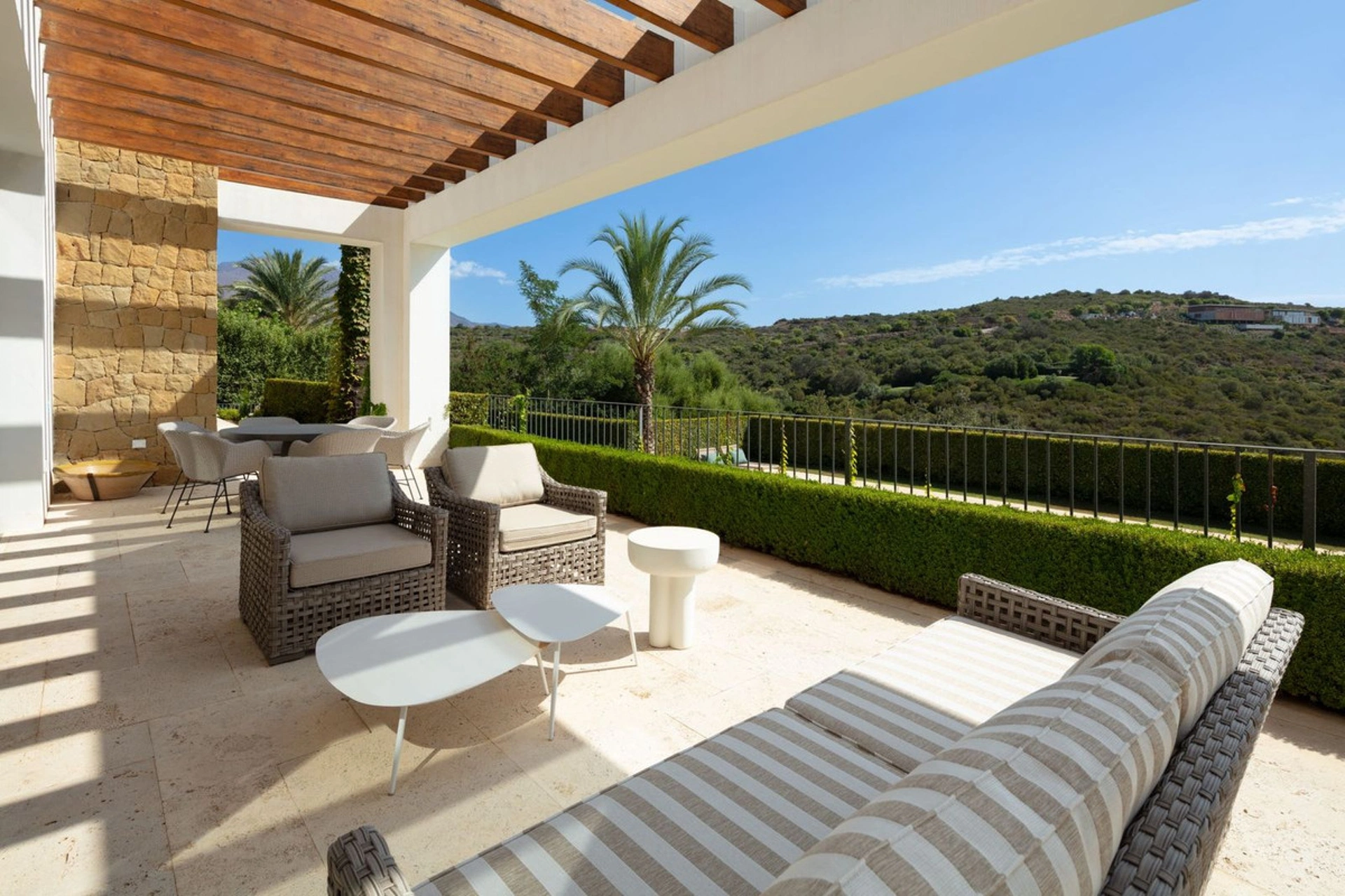 Villa for sale in Casares