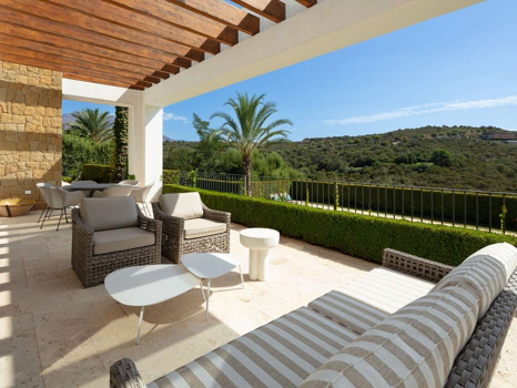 Villa for sale in Casares