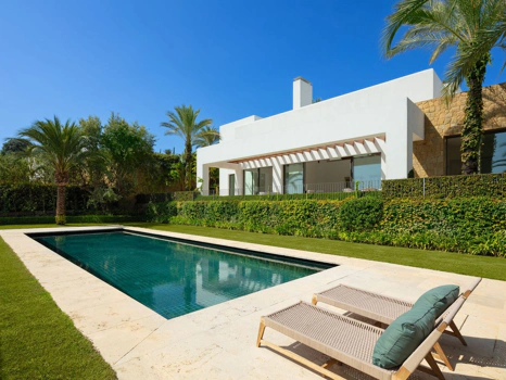 Villa for sale in Casares