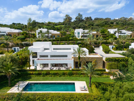 Villa for sale in Casares