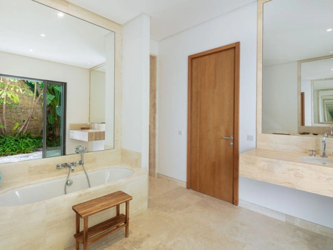 Villa for sale in Casares