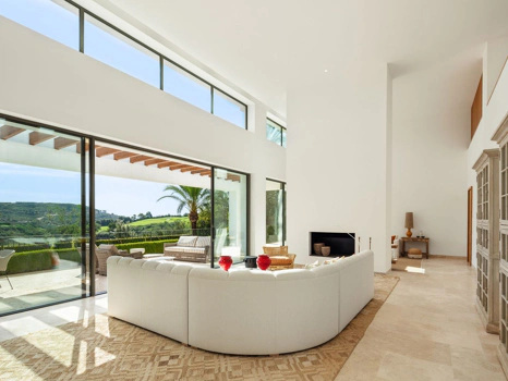 Villa for sale in Casares