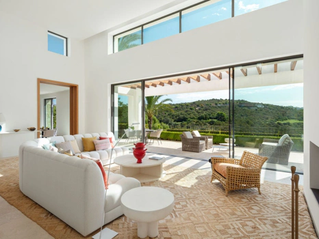 Villa for sale in Casares