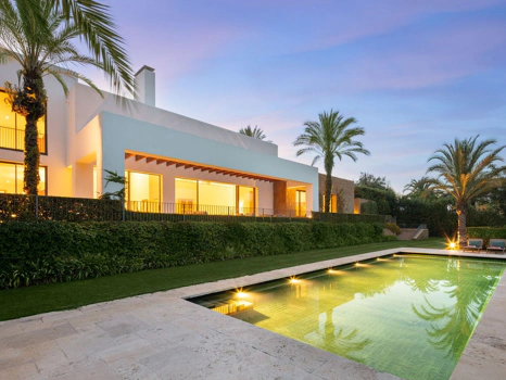 Villa for sale in Casares