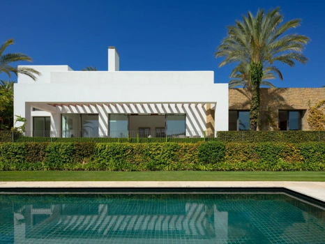 Villa for sale in Casares