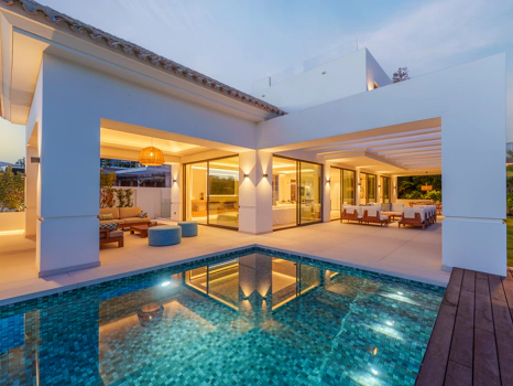Luxury 5-Bedroom Villa with Gym, Sauna and Large Terraces Near the Beach in San Pedro de Alcántara