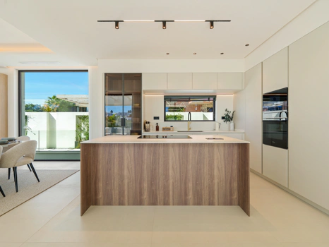 Luxury 5-Bedroom Villa with Gym, Sauna and Large Terraces Near the Beach in San Pedro de Alcántara