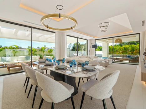Luxury 5-Bedroom Villa with Gym, Sauna and Large Terraces Near the Beach in San Pedro de Alcántara