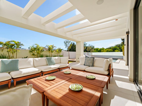 Luxury 5-Bedroom Villa with Gym, Sauna and Large Terraces Near the Beach in San Pedro de Alcántara