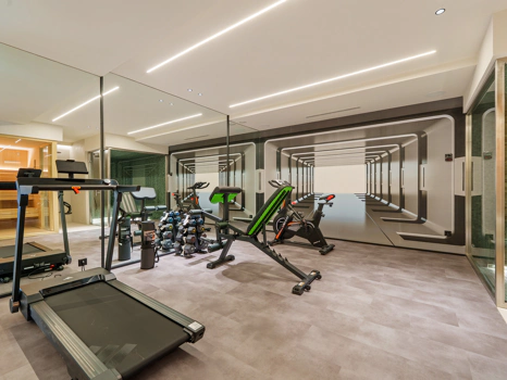 Luxury 5-Bedroom Villa with Gym, Sauna and Large Terraces Near the Beach in San Pedro de Alcántara