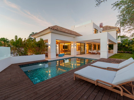 Luxury 5-Bedroom Villa with Gym, Sauna and Large Terraces Near the Beach in San Pedro de Alcántara