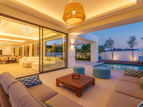 Luxury 5-Bedroom Villa with Gym, Sauna and Large Terraces Near the Beach in San Pedro de Alcántara