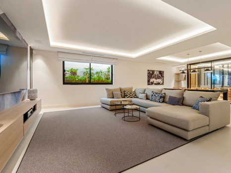 Luxury 5-Bedroom Villa with Gym, Sauna and Large Terraces Near the Beach in San Pedro de Alcántara