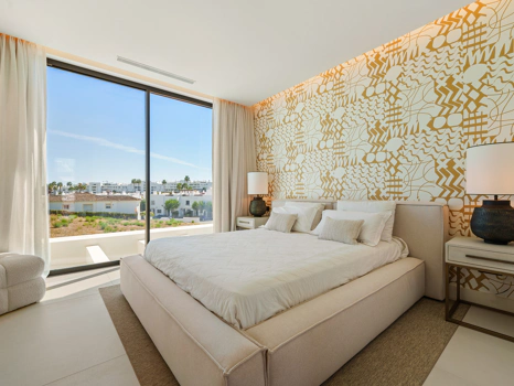 Luxury 5-Bedroom Villa with Gym, Sauna and Large Terraces Near the Beach in San Pedro de Alcántara