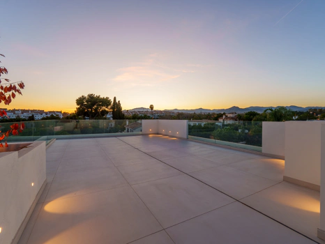 Luxury 5-Bedroom Villa with Gym, Sauna and Large Terraces Near the Beach in San Pedro de Alcántara