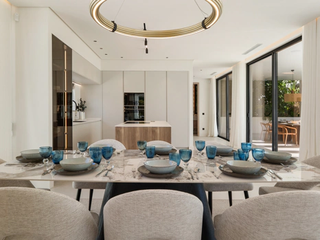 Luxury 5-Bedroom Villa with Gym, Sauna and Large Terraces Near the Beach in San Pedro de Alcántara
