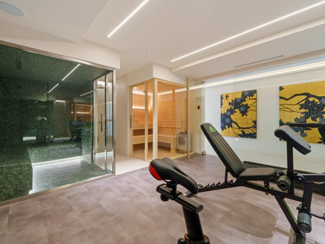 Luxury 5-Bedroom Villa with Gym, Sauna and Large Terraces Near the Beach in San Pedro de Alcántara
