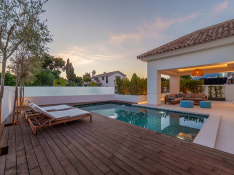Luxury 5-Bedroom Villa with Gym, Sauna and Large Terraces Near the Beach in San Pedro de Alcántara